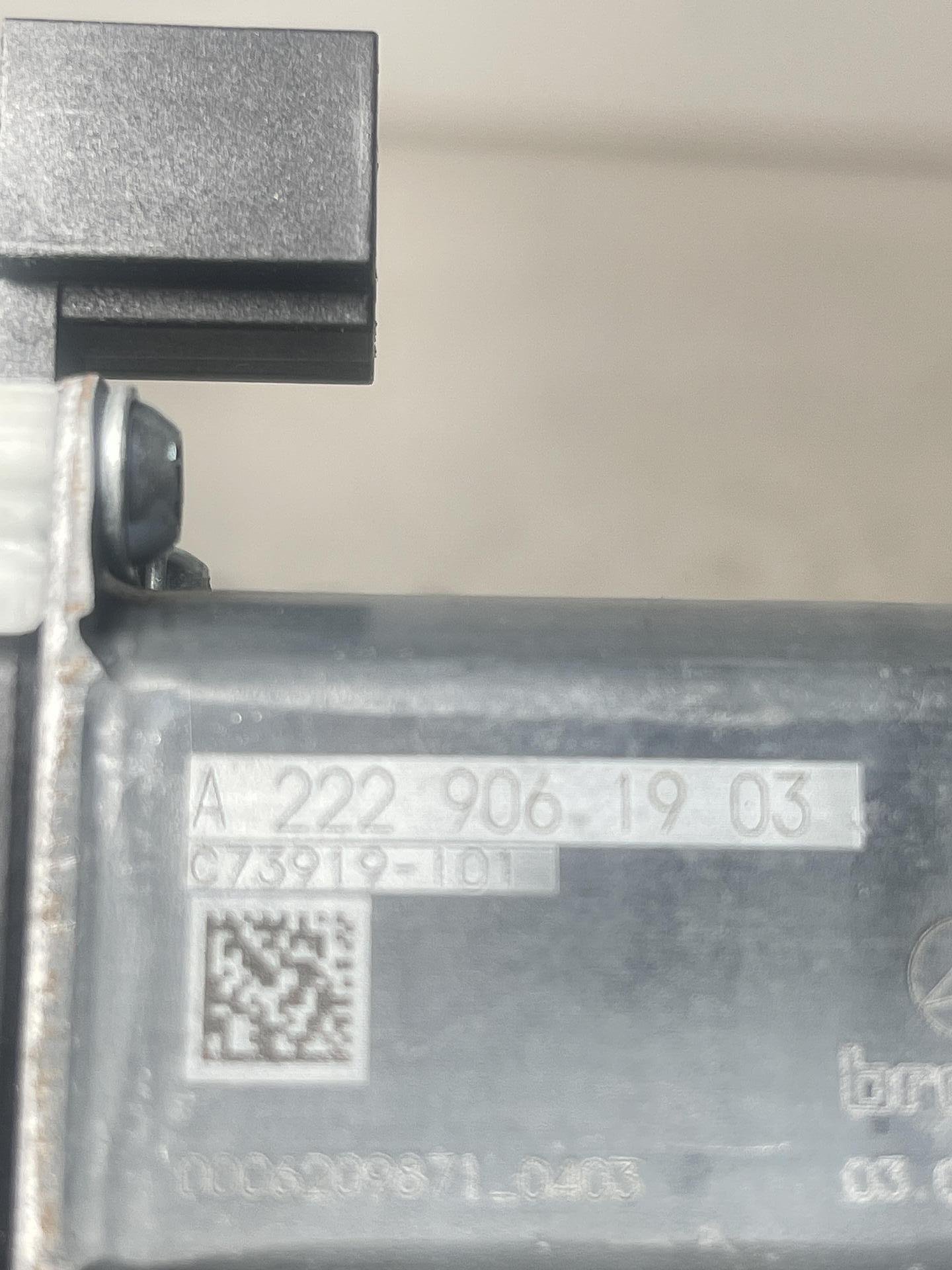 Моторче за повдигане на прозорец за MERCEDES S-Class W222 - A2229061903