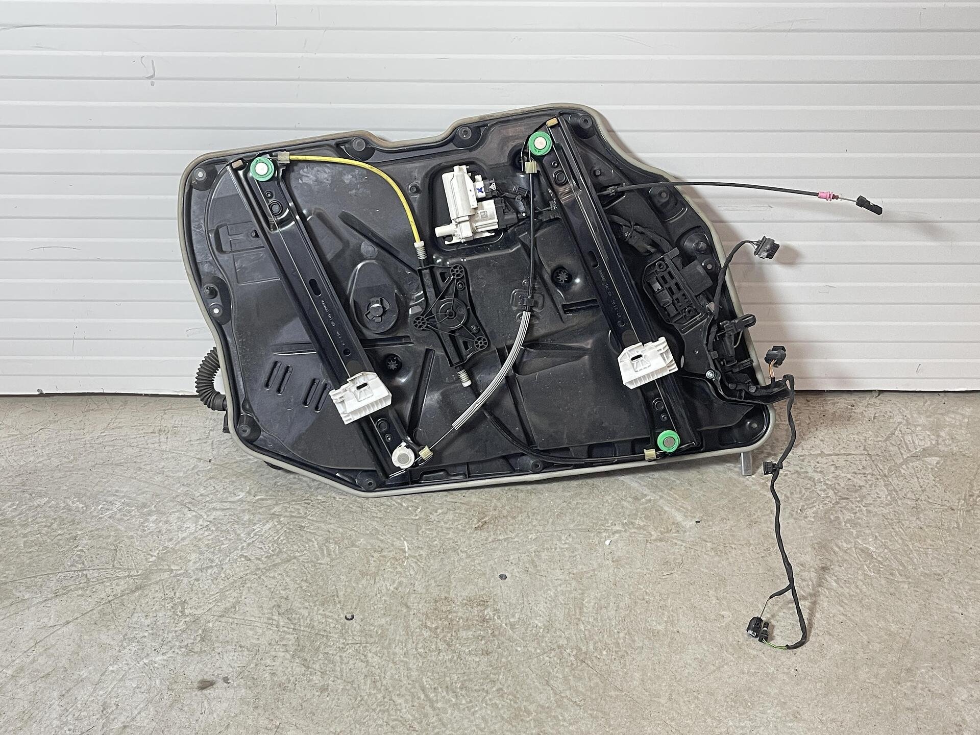 Стъклоповдигач за предна дясна врата за MERCEDES S W222 - A2227200293