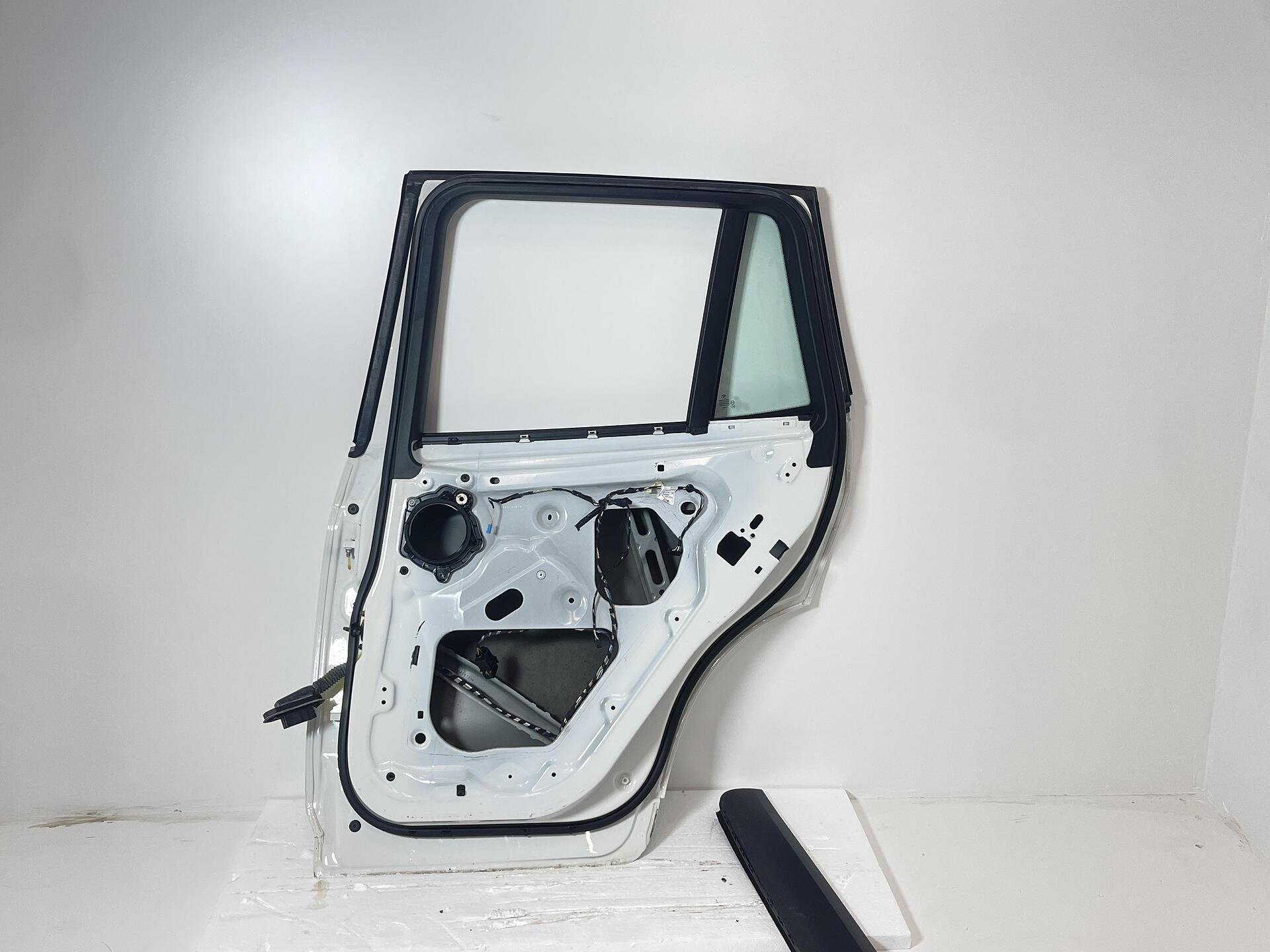 Задна дясна врата за BMW X3 F25 - 41527238696